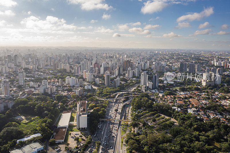 23 de Maio avenue and Business and living buildings in São Paulo